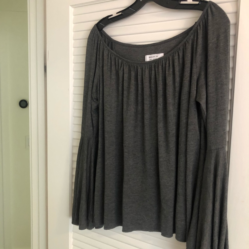 Bailey 44 grey top